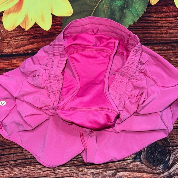 Lululemon Hotty Hot Shorts - Picture 4 of 5